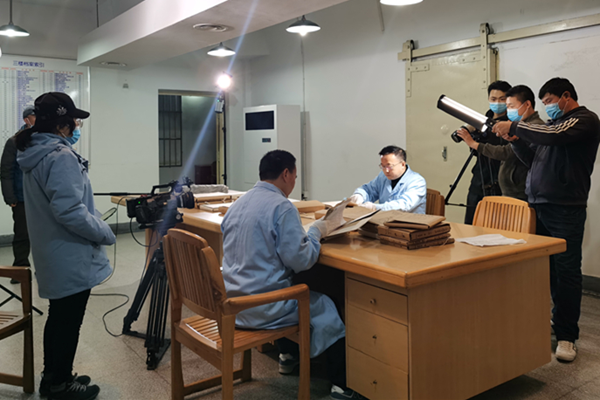 安徽省檔案館協助拍攝央視紀錄片《江山歲月》